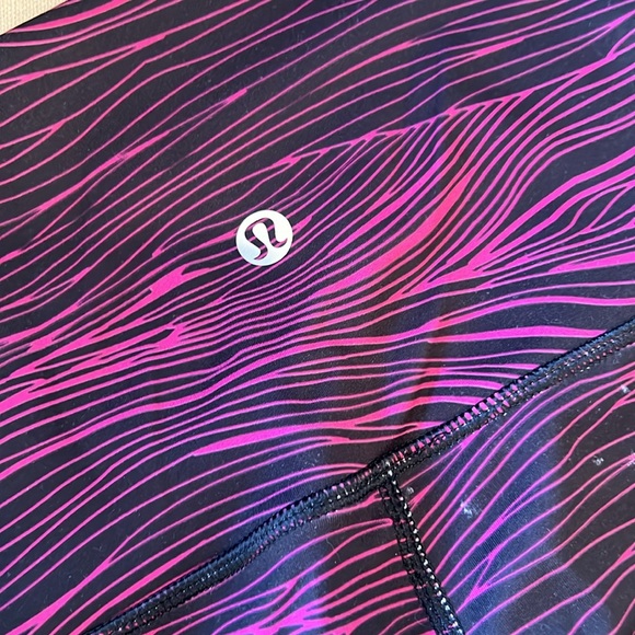 LULU crop legging yoga material - Picture 2 of 4